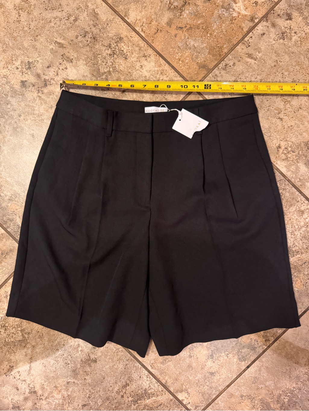 Nwt Kooka Ariel Black Pleated Tailored Shorts U.S. Size 8. Business Or Casual — image 5 of 8